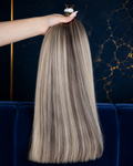 Prémiové evropské vlasy – studená béžová blond balayage s tmavším kořínkem